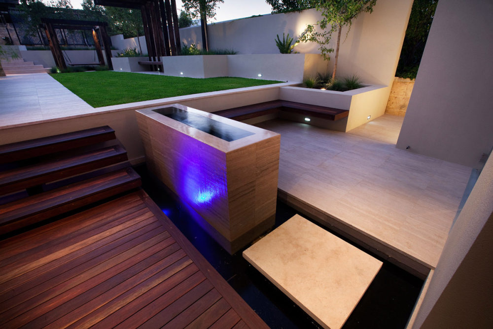 澳大利亚珀斯--Bicton House（滨江别墅）_Outdoor-Water-Feature-Lighting-Riverside-Home-in-Perth-Australia.jpg