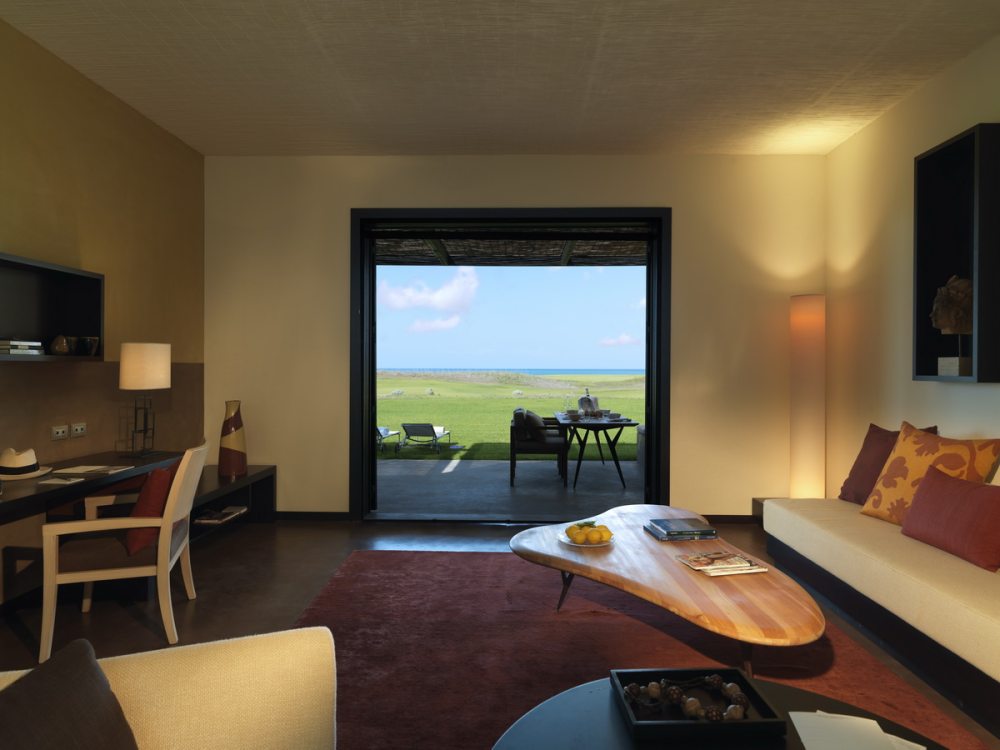 意大利西西里岛Verdura高尔夫度假村 ]Verdura Golf Spa Resort_Verdura-Golf-Spa-Resort-Grand-Suite-Living-Room-3315_调整大小.jpg