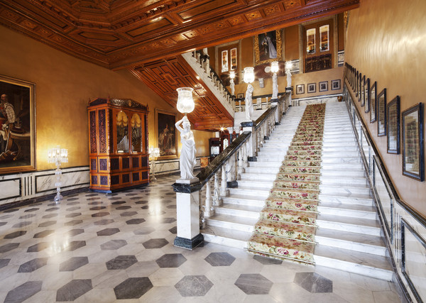 海德拉巴泰姬宮酒店 Taj Falaknuma Palace_Low_HBH13_33433802_Staircase 1.jpg