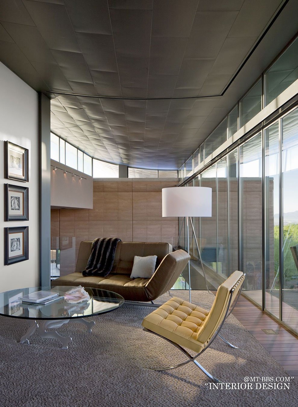 美国内华达州拉斯维加斯--The J2 Residence(别墅）_Brown-Sofa-Living-Space-Glass-Walls-Massive-Modern-Home-in-Las-Vegas.jpg