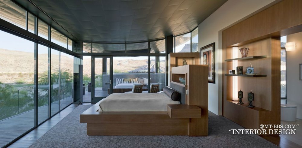 美国内华达州拉斯维加斯--The J2 Residence(别墅）_Bedroom-Glass-Walls-Hill-Views-Massive-Modern-Home-in-Las-Vegas.jpg