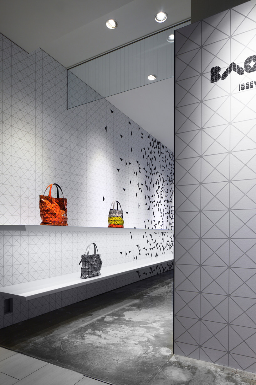 interactive interior facade at issey miyake shinjuku by moment design_02.jpg