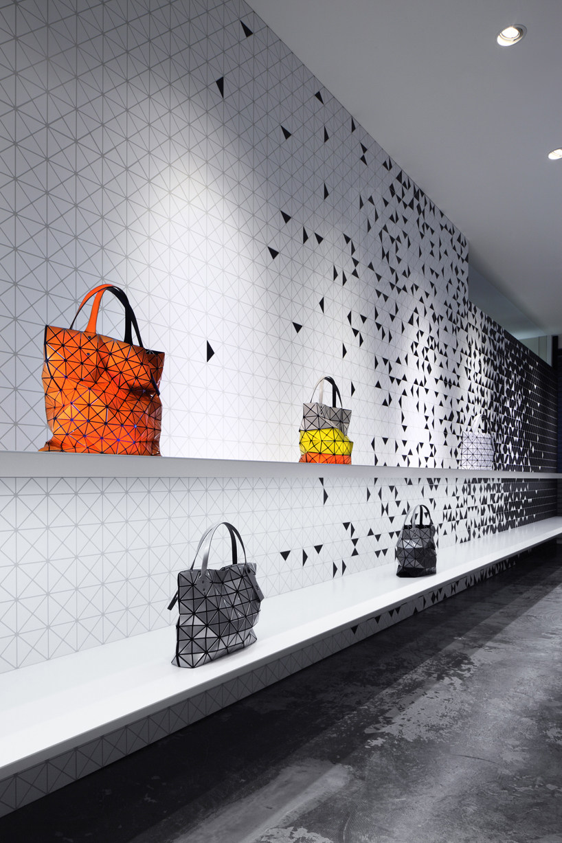 interactive interior facade at issey miyake shinjuku by moment design_04.jpg