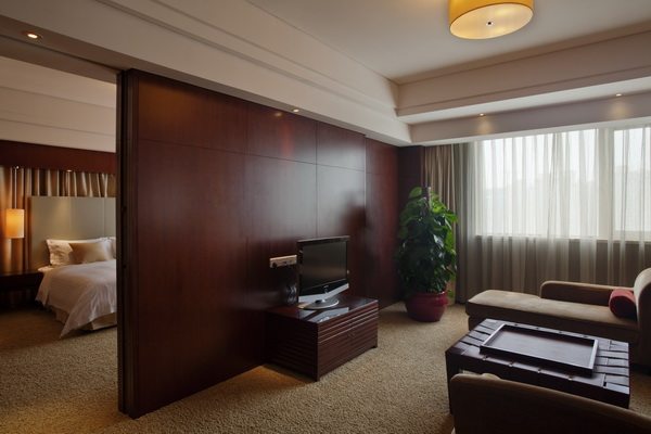 常熟中江广场皇冠假日酒店 Crowne Plaza Changshu(无水印版)_33512723-H1-GROOM_SUIT_07.JPG