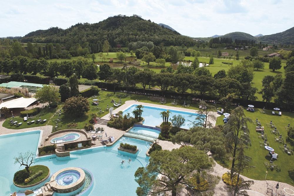 意大利帕多瓦雷迪森布鲁度假酒店 Radisson Blu Resort, Terme..._40082984-H1-Pool_02_QPAZR.jpg