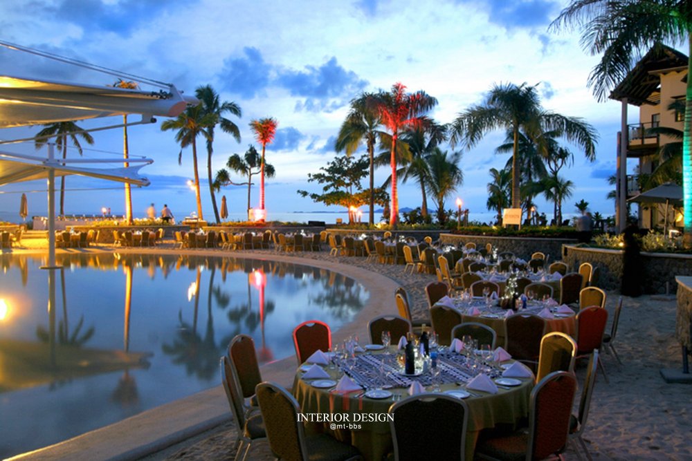 斐济雷迪森度假村 Radisson Resort Fiji Denarau Island_53345245-L1-Poolside_Set_Up_(1).jpg