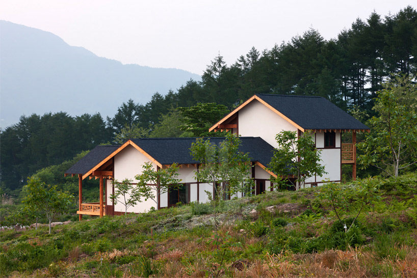 studio-gaon-peaceful-house-on-the-hill-geochang-designboom-0x.jpg