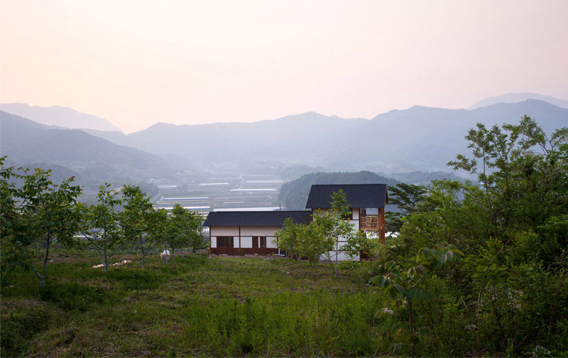 studio-gaon-peaceful-house-on-the-hill-geochang-designboom-04.jpg