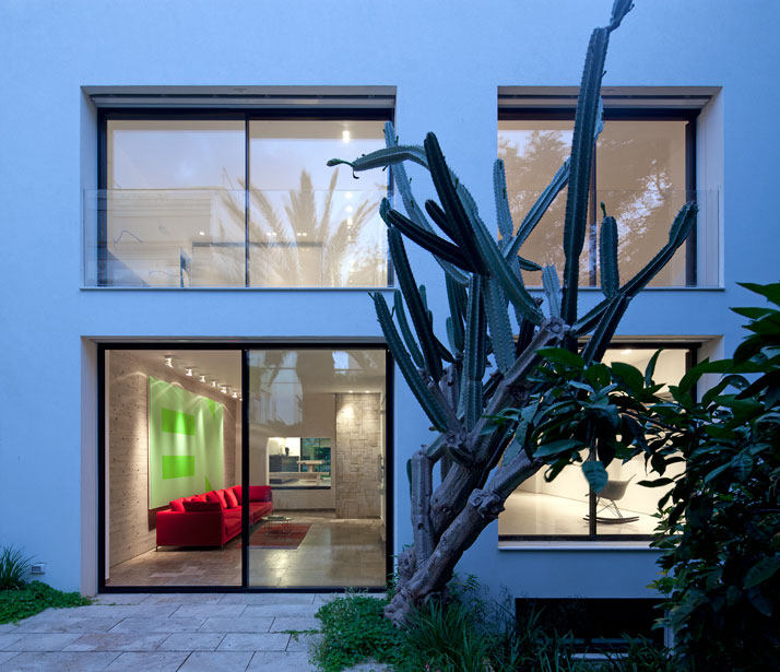 以色列别墅Renovation Of A Dov Carmi Urban Villa In Tel Aviv_Pitsou-Kedem-Architects-urban-villa-tel-aviv-yatzer-3.jpg