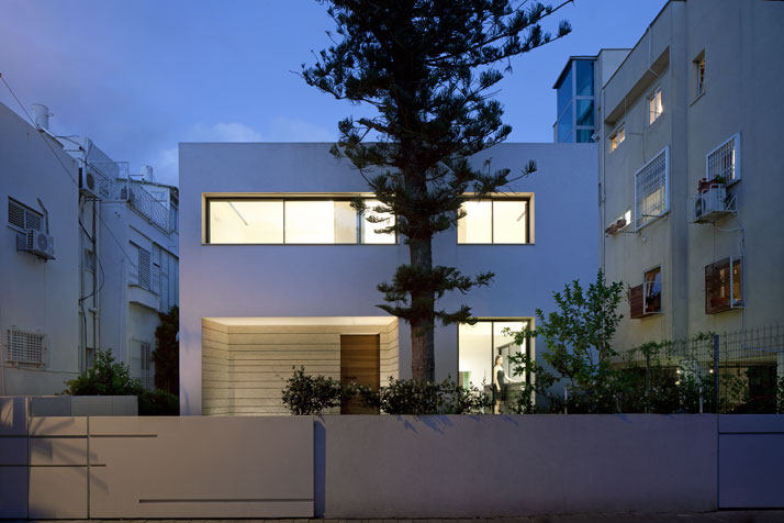 以色列别墅Renovation Of A Dov Carmi Urban Villa In Tel Aviv_Pitsou-Kedem-Architects-urban-villa-tel-aviv-yatzer-12.jpg