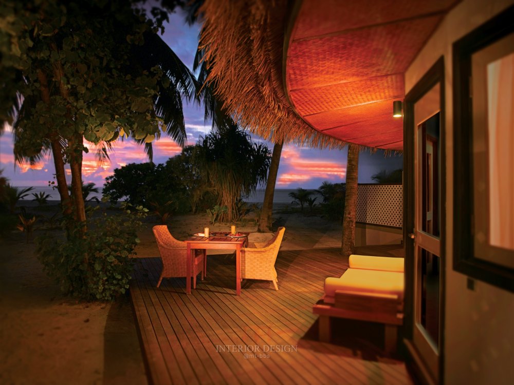 马尔代夫微拉瓦鲁悦椿度假村 Angsana Velavaru Maldives(HD版)_27798502-H1-ANVE_JB_0605_GuestRoom_DeluxeBeachFrontVilla_BreakfastDeck_.jpg