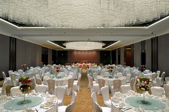 宁波逸东豪生大酒店 Howard Johnson IFC Plaza Ningbo_Grand Ballroom-Banquet 宴会厅-中式圆桌.jpg