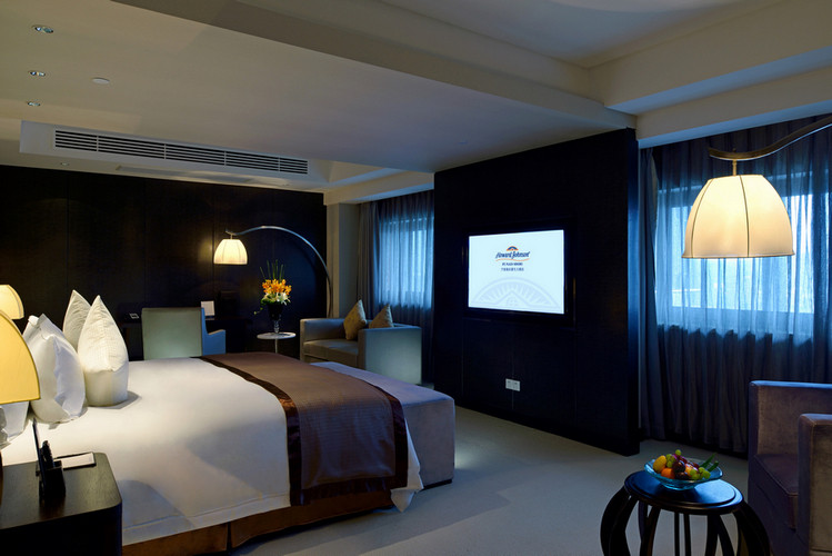 宁波逸东豪生大酒店 Howard Johnson IFC Plaza Ningbo_Presidential Suite Bedroom 总统套房卧室.jpg