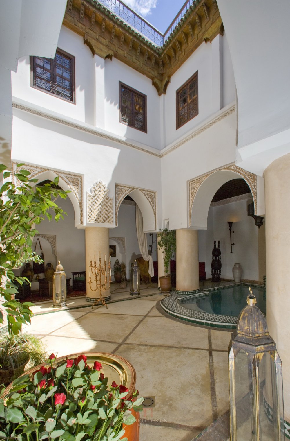 摩洛哥马拉喀什悦椿度假酒店 Angsana Riads Collection Morocco_27797449-H1-ANMK_GuestRoom_RiadBabFirdaus_LobbyCourtYardDay.jpg