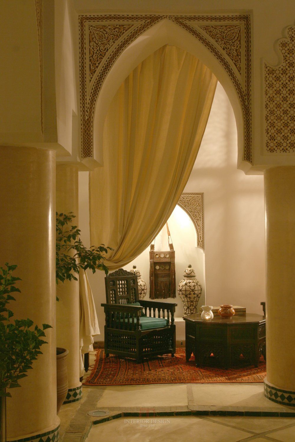 摩洛哥马拉喀什悦椿度假酒店 Angsana Riads Collection Morocco_27798111-H1-ANMK_GuestRoom_RiadBabFirdaus_Lounge.JPG