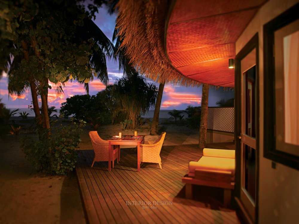 马尔代夫微拉瓦鲁悦椿度假村 Angsana Velavaru Maldives_27798502-H1-ANVE_JB_0605_GuestRoom_DeluxeBeachFrontVilla_BreakfastDeck_.jpg