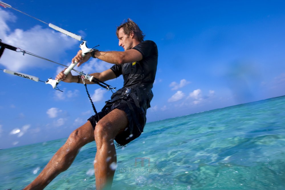 马尔代夫微拉瓦鲁悦椿度假村 Angsana Velavaru Maldives_27798739-H1-ANMVVE_FH_0109_RecreatFacility_Kite Surfer_0814.JPG