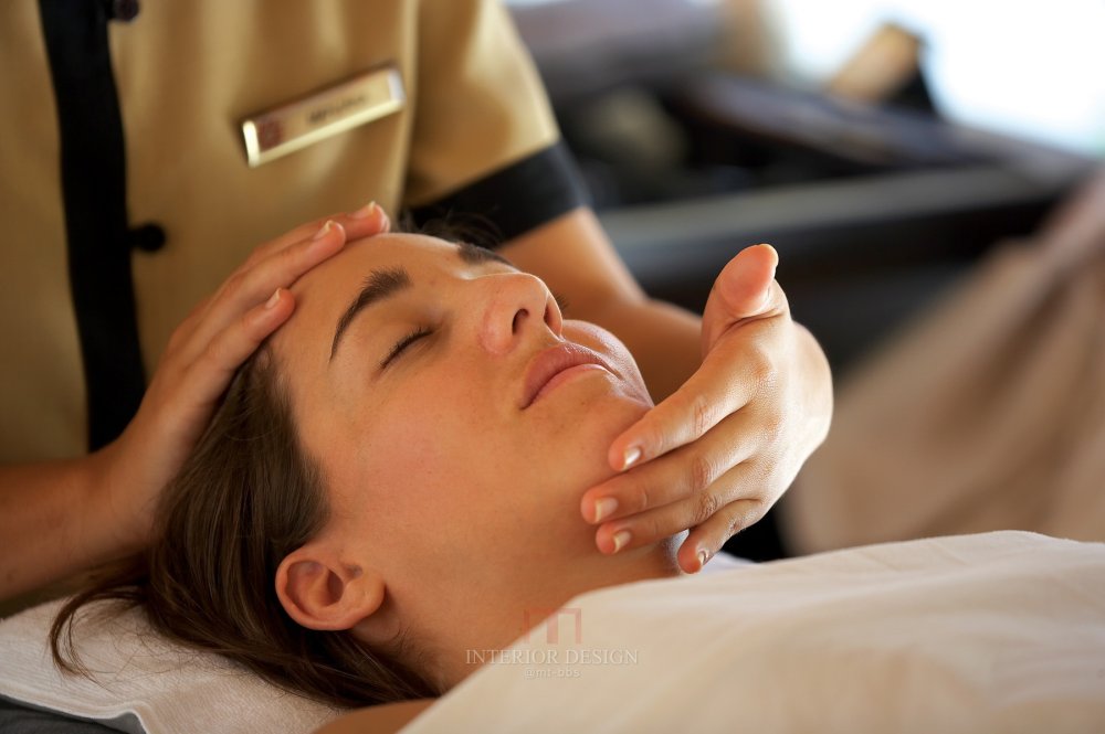 马尔代夫微拉瓦鲁悦椿度假村 Angsana Velavaru Maldives_27798790-H1-ANVE_Spa_FacialMassage63.jpg