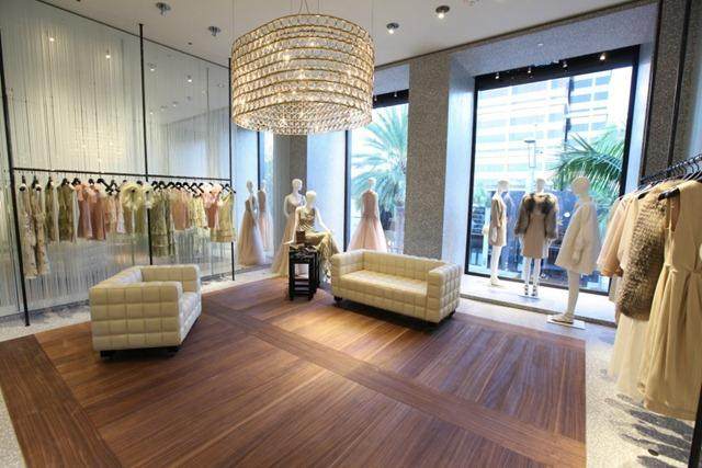 Valentino New Store Concept  Retail Design_valentino-new-store-concept-retail-design-L-7g0bAd.jpg