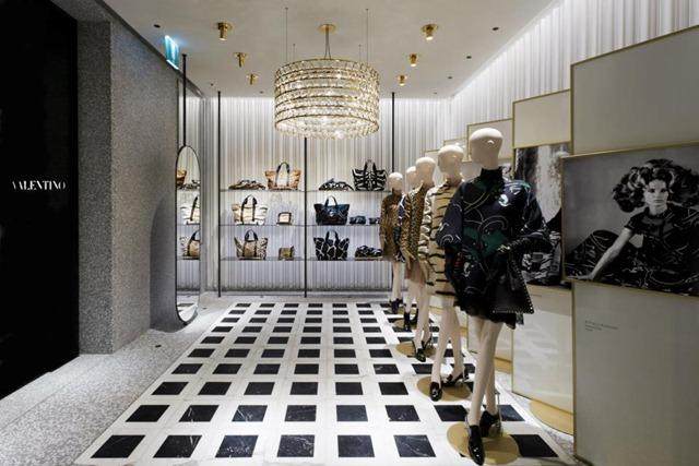Valentino New Store Concept  Retail Design_valentino-new-store-concept-retail-design-L-eZTEDz.jpg