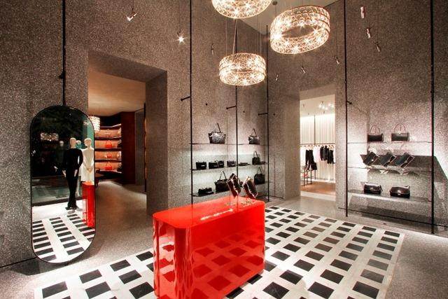 Valentino New Store Concept  Retail Design_valentino-new-store-concept-retail-design-L-gtmfiI.jpg