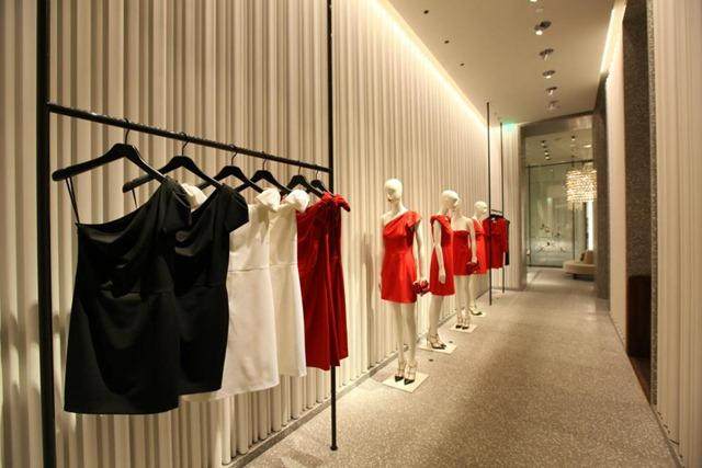 Valentino New Store Concept  Retail Design_valentino-new-store-concept-retail-design-L-k8g2G0.jpg