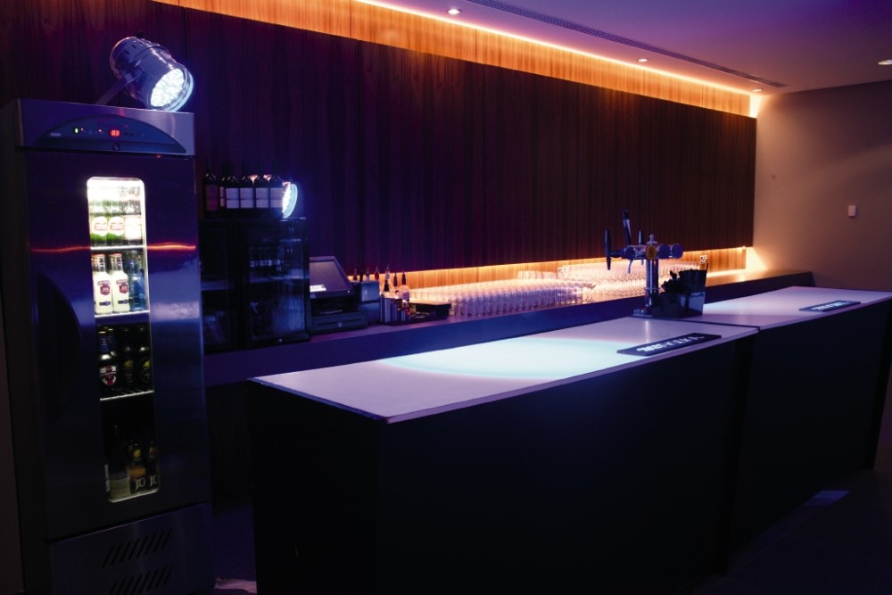 英国东米德兰雷丽笙酒店 Radisson Blu East Midlands_47815966-H1-Bar_01_EMAZQ.jpg