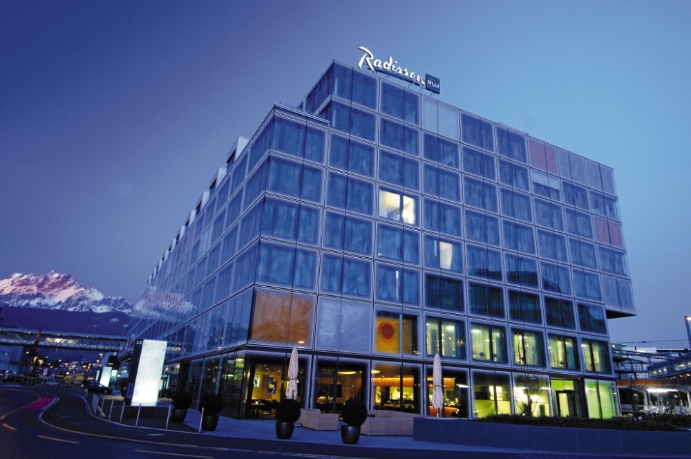 瑞士卢塞恩丽笙酒店 Radisson Blu Hotel, Lucerne_48302851-H1-Exterior_Blu_04_QLJZH.jpg