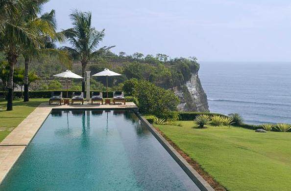 巴厘岛度假酒店_pool with cliff view.jpg