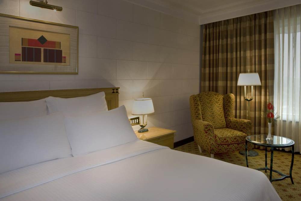 Le Meridien Pune, Pune, India_20)Le Meridien Pune—Guest Bedroom 拍攝者.jpg