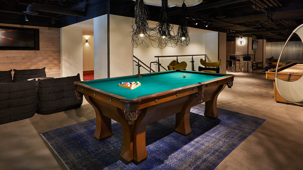 旧金山Zetta酒店 Hotel Zetta San Francisco_zet-game-pool-chairs1280x720.jpg