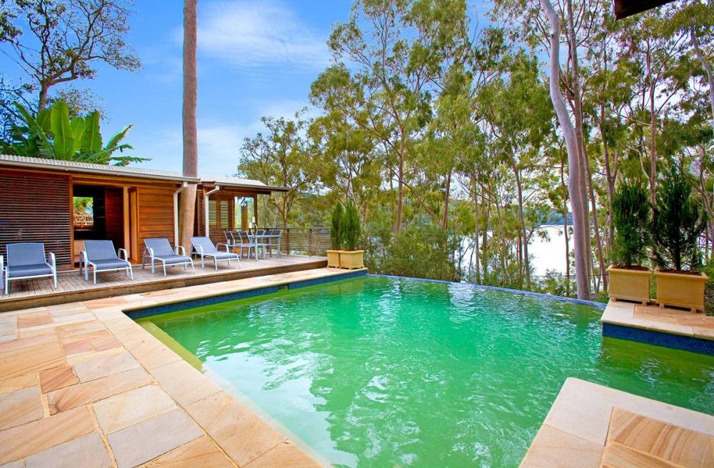 澳大利亚悉尼--Treetops Holiday Home(树顶度假别墅)_Infinity-Pool-Terrace-Treetops-in-Sydney-Australia.jpg