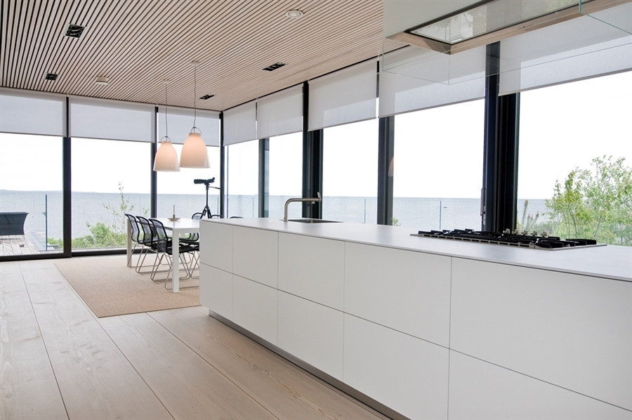 瑞典尼尔森别墅 Nilsson Villa in Sweden_White-Kitchen.jpg