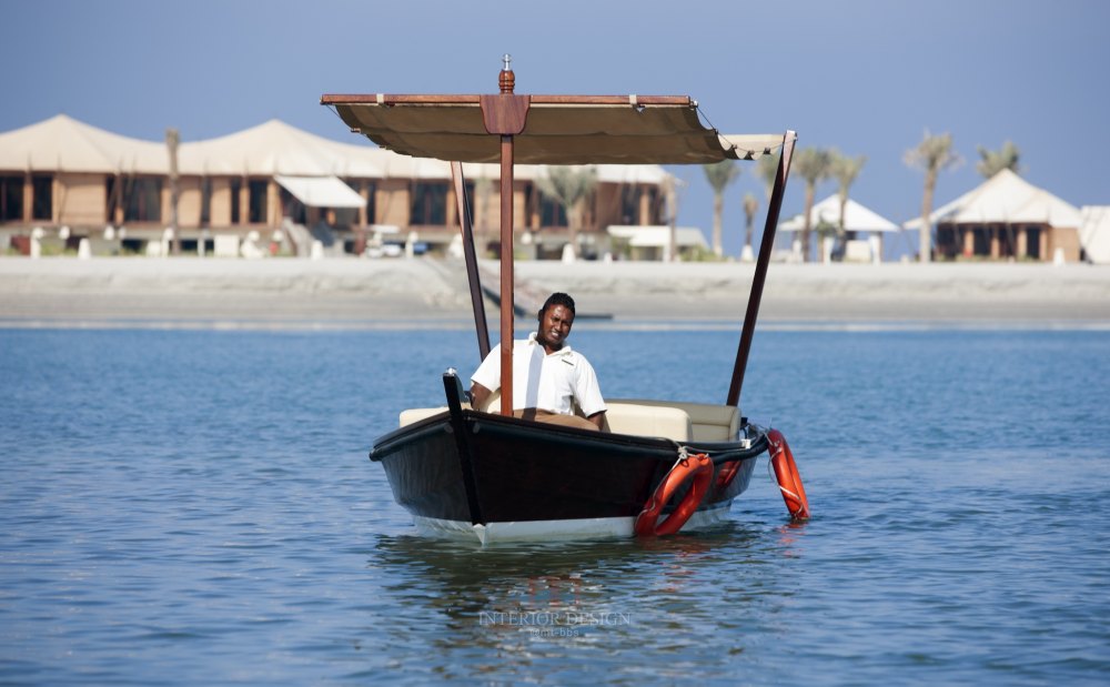 阿联酋哈伊马角海滩悦榕庄 Banyan Tree Ras Al Khaimah Beach_48936141-H1-BTAEAW_35694286_Arrival_By_Boat.jpg