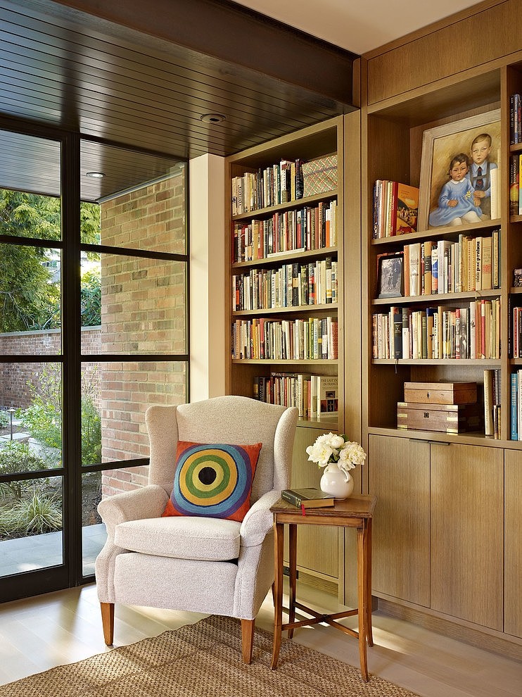 建筑师DeForest作品-一座满是书的房子_Armchair .jpg