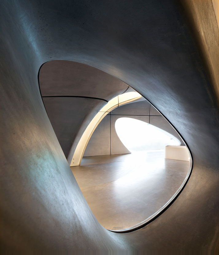 罗卡画廊展示空间（扎哈·哈迪德建筑师事务所设计）_Roca-London-Gallery-Zaha-Hadid-Architects-photo-Luke-Hayes-yatzer-3.jpg