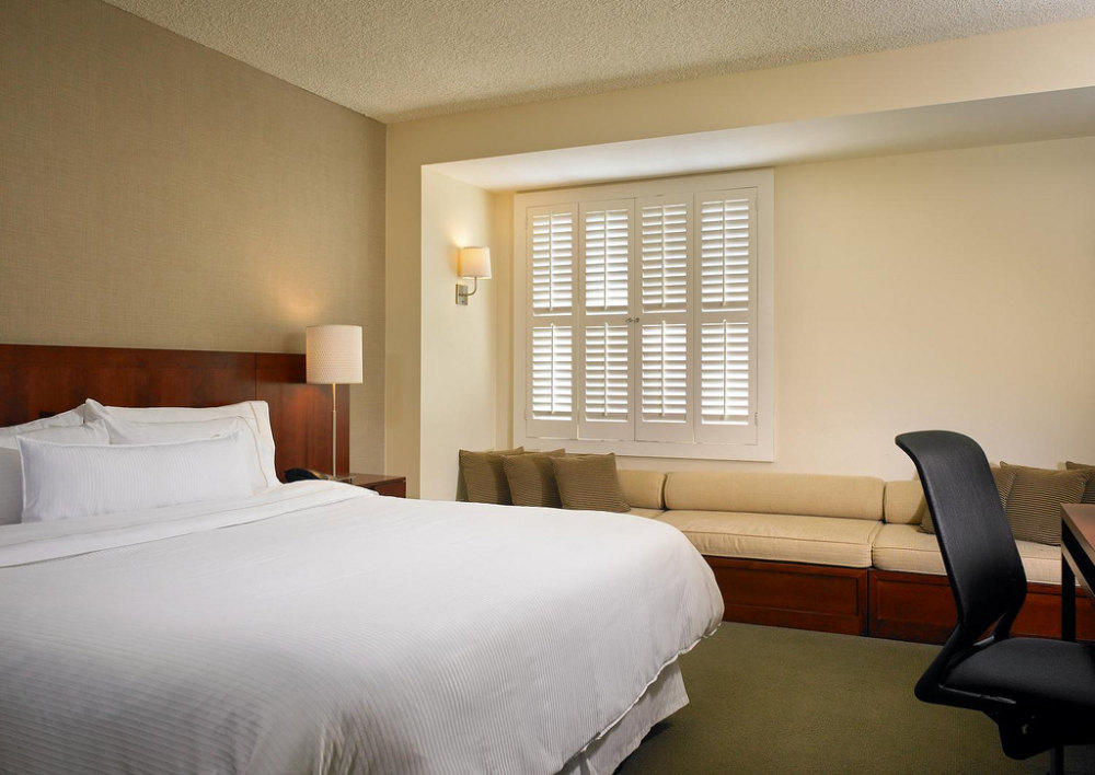 美国帕萨迪纳威斯汀酒店_25)The Westin Pasadena—King Guest Room 拍攝者.jpg