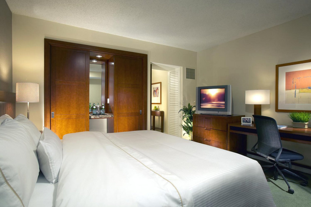 美国帕萨迪纳威斯汀酒店_26)The Westin Pasadena—Guestroom 拍攝者.jpg