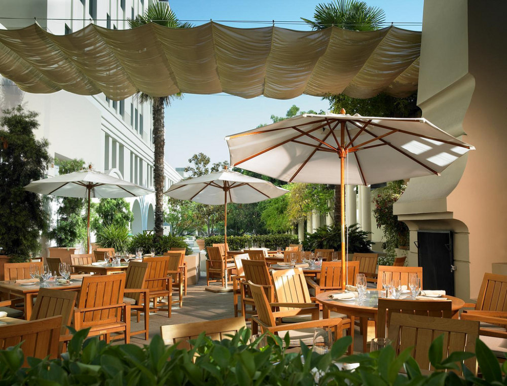 美国帕萨迪纳威斯汀酒店_34)The Westin Pasadena—Ventanas Outdoor Patio 拍攝者.jpg