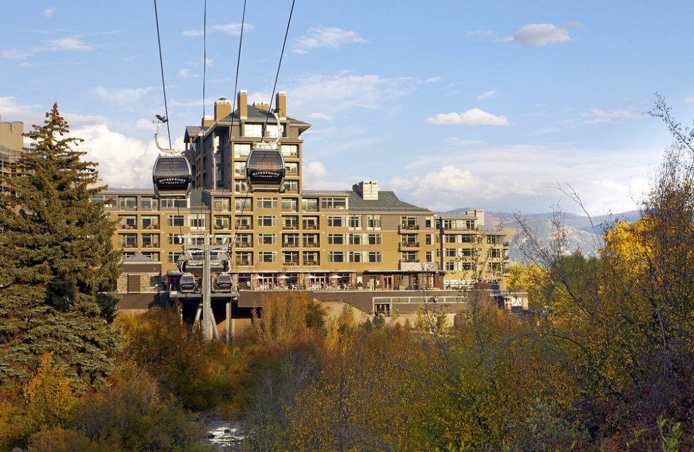 12)The Westin Riverfront Resort &amp_ Spa, Avon—Hotel Exterior with Gondola 拍.jpg