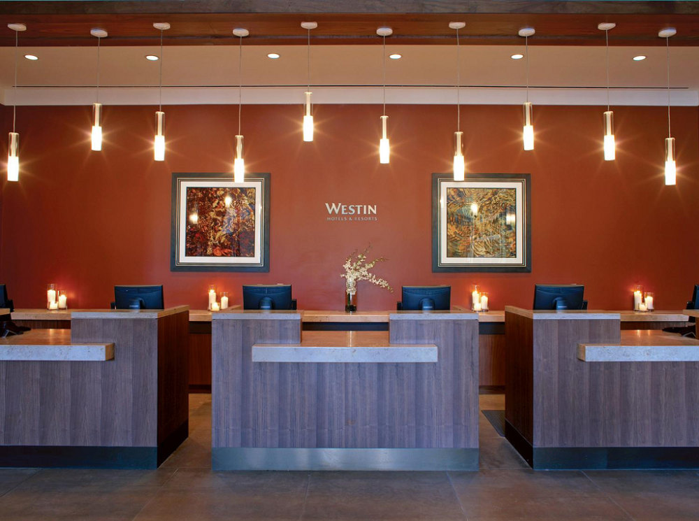 20)The Westin Riverfront Resort &amp_ Spa, Avon—Front Desk 拍攝者.jpg