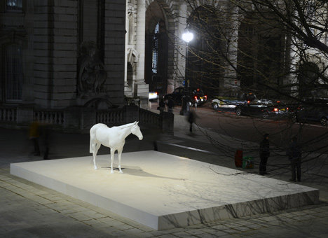 dezeen_Mark-Wallinger-unveils-The-White-Horse_6.jpg