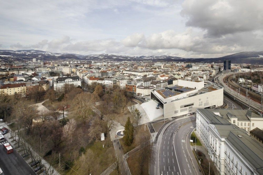 520a85e3e8e44e8d40000075_opera-house-linz-terry-pawson-architects_mtl_0125-1000x666.jpg