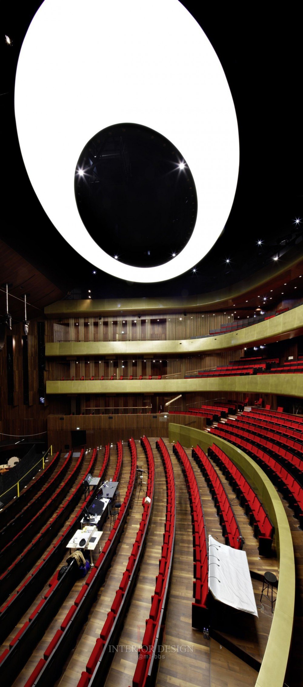 520a8654e8e44e420d000075_opera-house-linz-terry-pawson-architects_mtl_auditorium.jpg