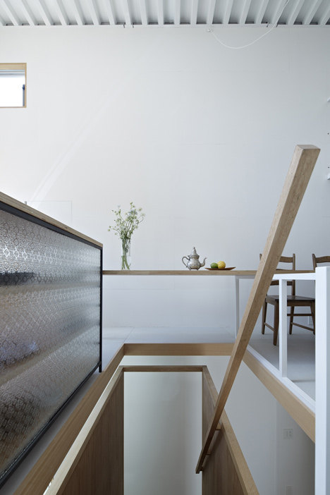 Tato Architects作品--日本前桥市某公寓_dezeen_House-in-Itami-by-Tato-Architects_8.jpg