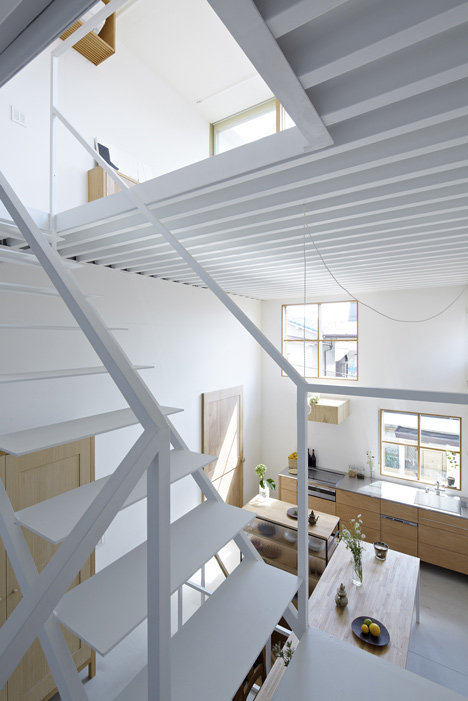 Tato Architects作品--日本前桥市某公寓_dezeen_House-in-Itami-by-Tato-Architects_13.jpg