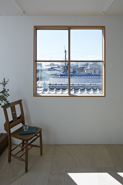 Tato Architects作品--日本前桥市某公寓_dezeen_House-in-Itami-by-Tato-Architects_19.jpg