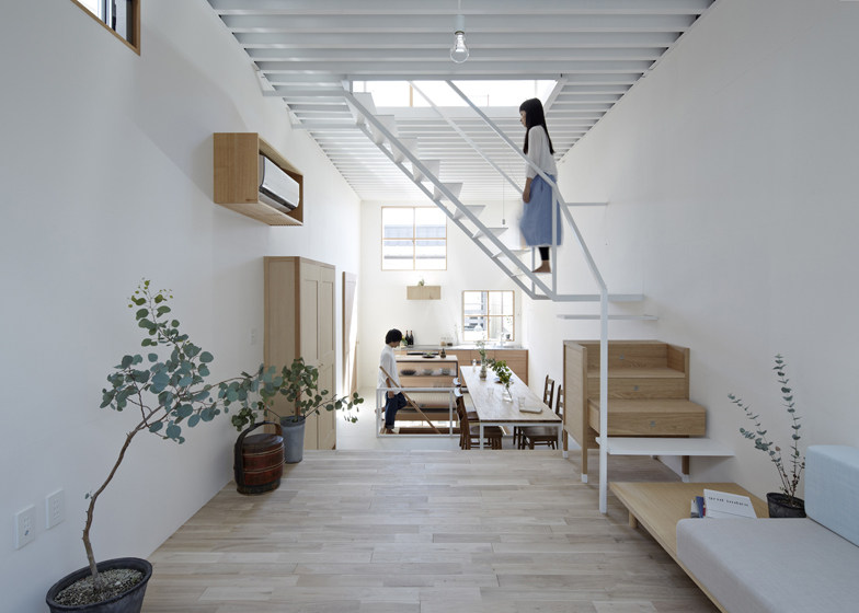 Tato Architects作品--日本前桥市某公寓_dezeen_House-in-Itami-by-Tato-Architects_ss_1.jpg