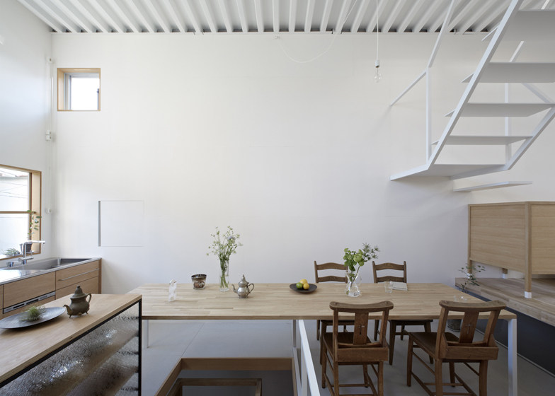 Tato Architects作品--日本前桥市某公寓_dezeen_House-in-Itami-by-Tato-Architects_ss_7.jpg