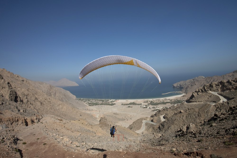 阿曼希格希湾第六感度假村 Six Senses Zighy Bay_48457195-H1-Paragliding7.jpg